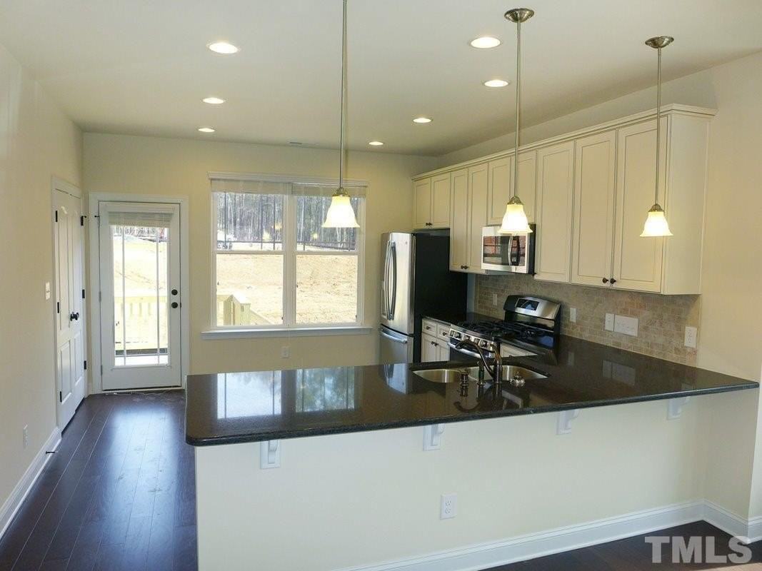 121 Bella Dr - Photo 7 of 23