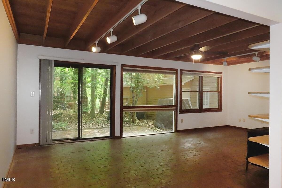 107 S Peak Dr - Photo 5 of 26