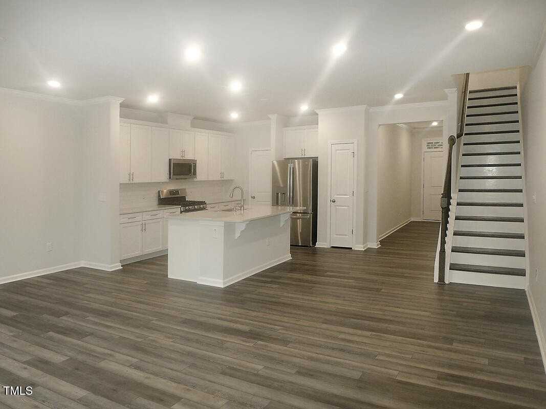 189 Millennium Dr - Photo 4 of 30