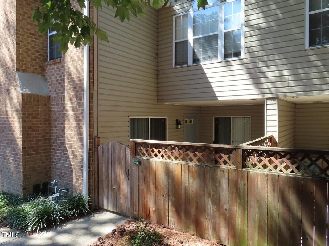 428 Summerwalk Cir - Photo 2 of 24