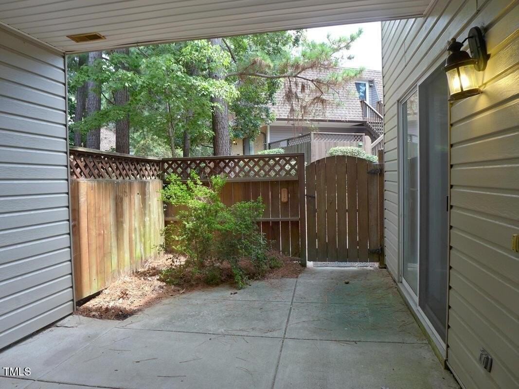 428 Summerwalk Cir - Photo 4 of 24