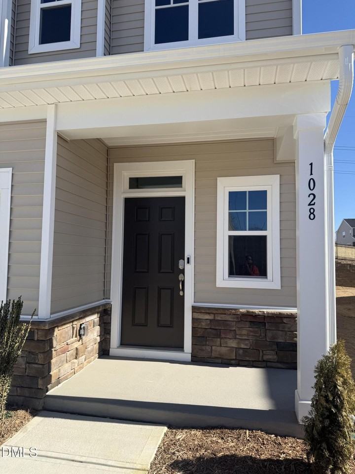 1028 Red Finch Way - Photo 3 of 50