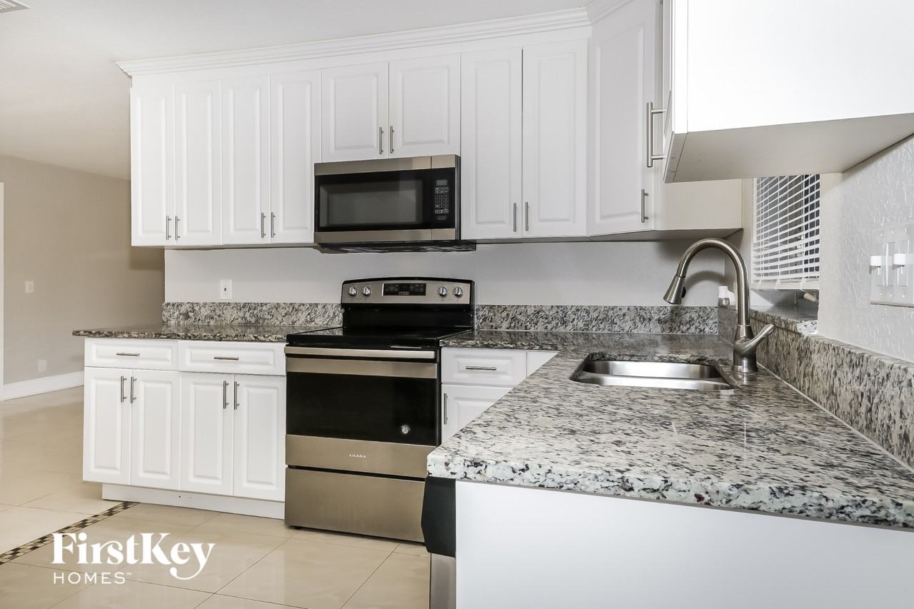 401 Superior Pl - Photo 7 of 15