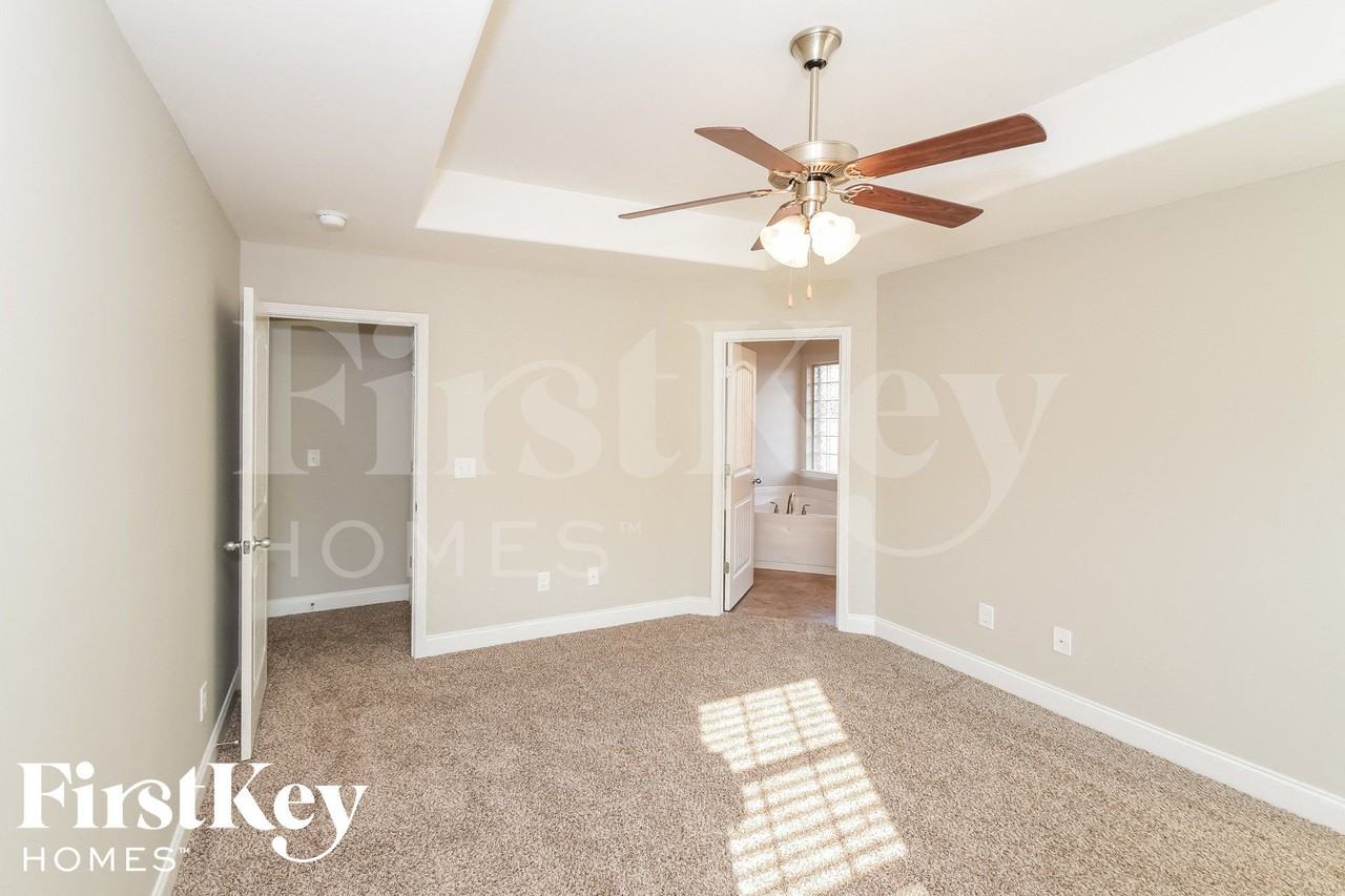 369 Vincent St - Photo 6 of 15