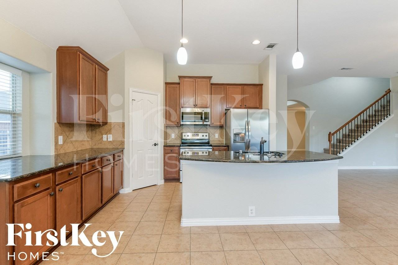 3601 Royal Ct - Photo 5 of 15