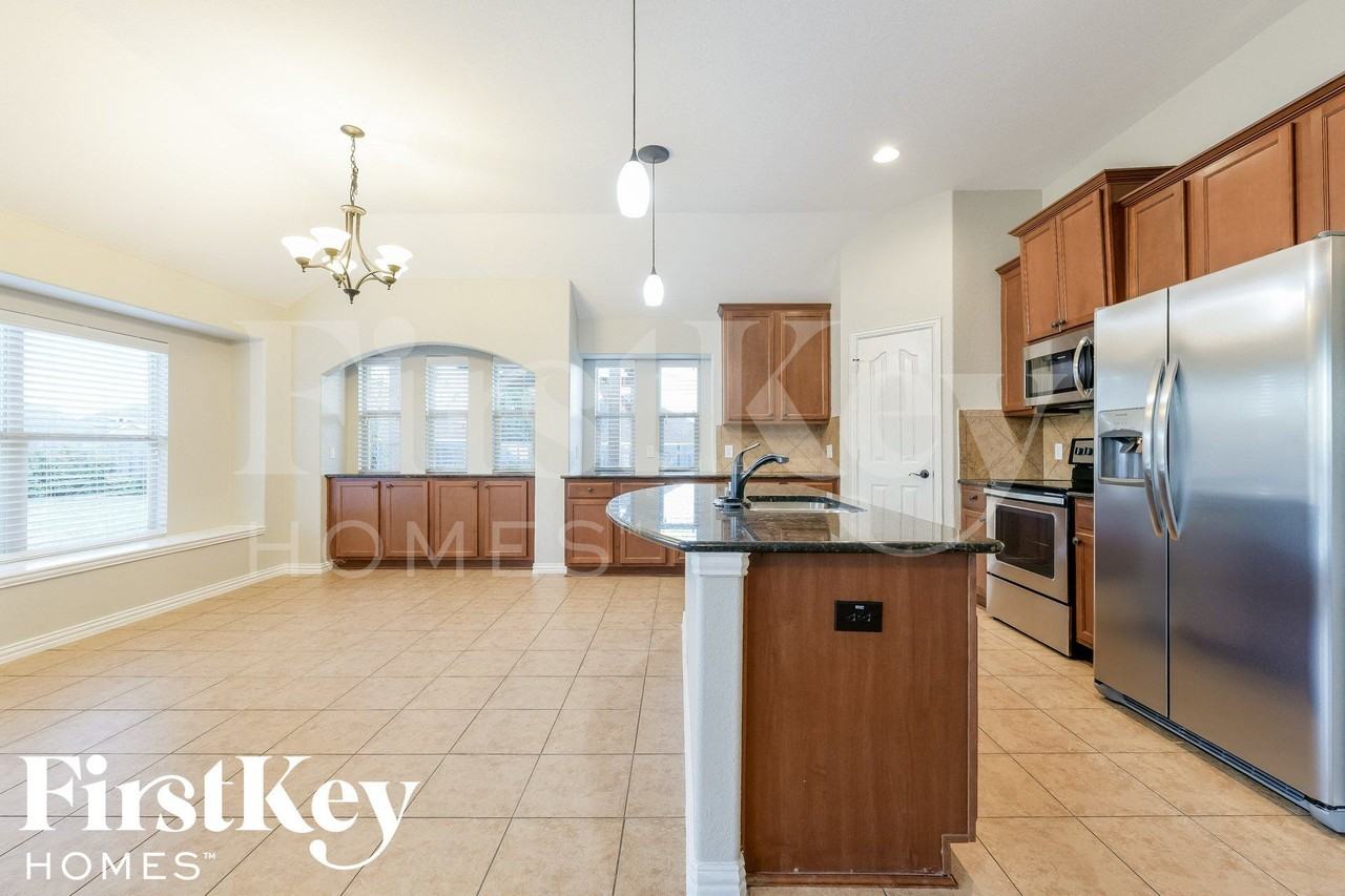 3601 Royal Ct - Photo 6 of 15