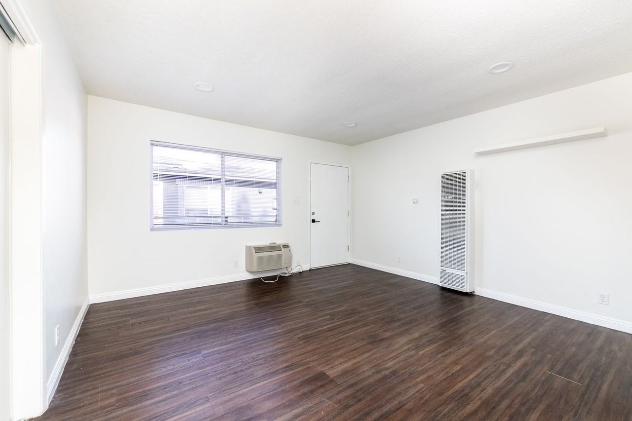 2831 Ellendale Place - Photo 3 of 13