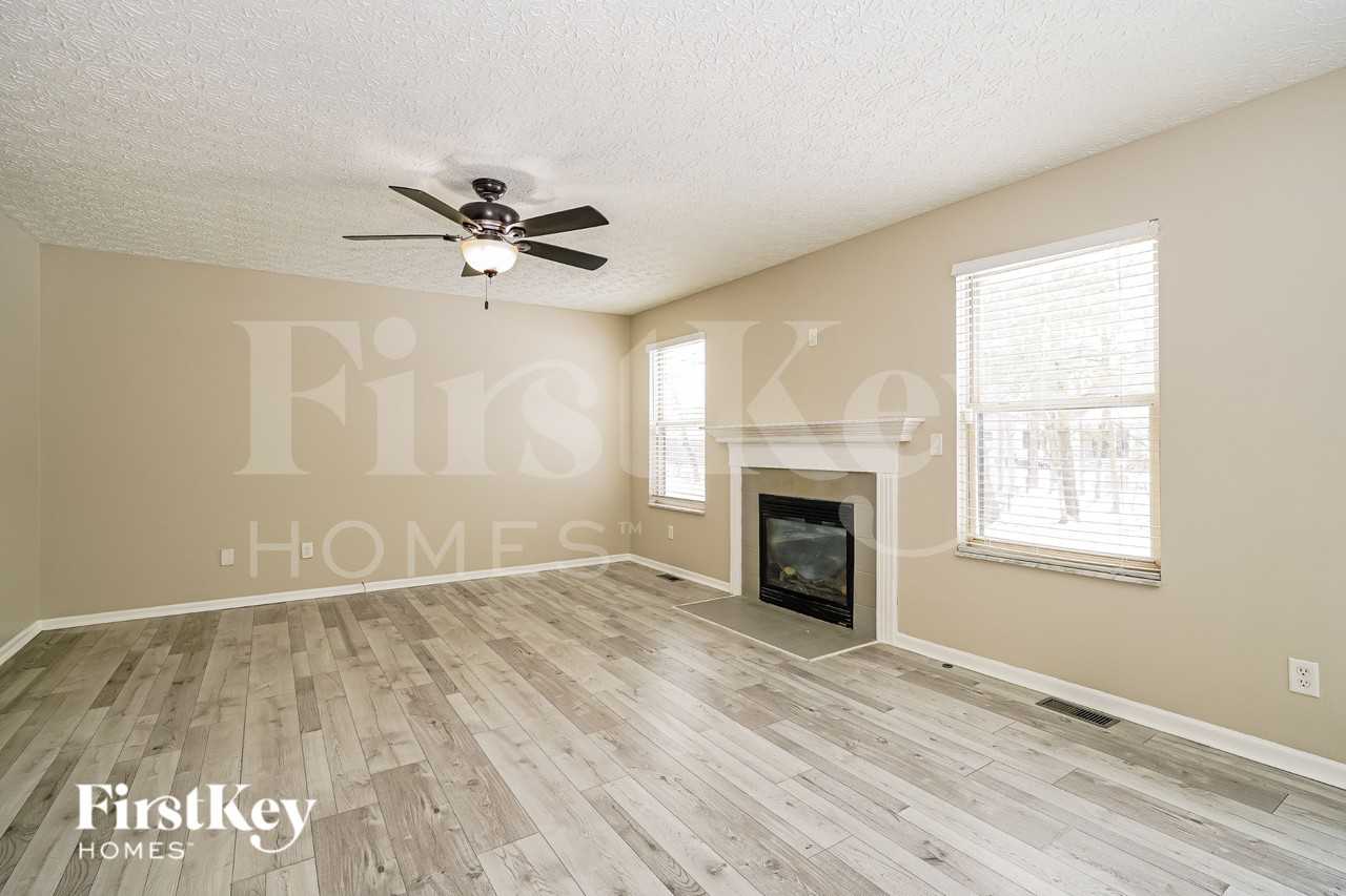 339 Shyanne Dr - Photo 3 of 19