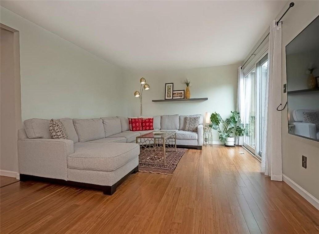 132 Locust Ct - Photo 4 of 21