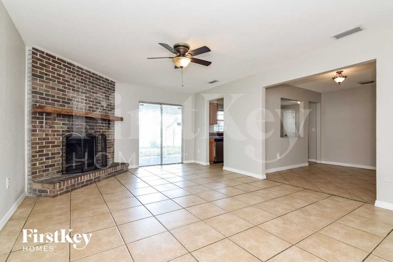 331 Pico Ct - Photo 3 of 15