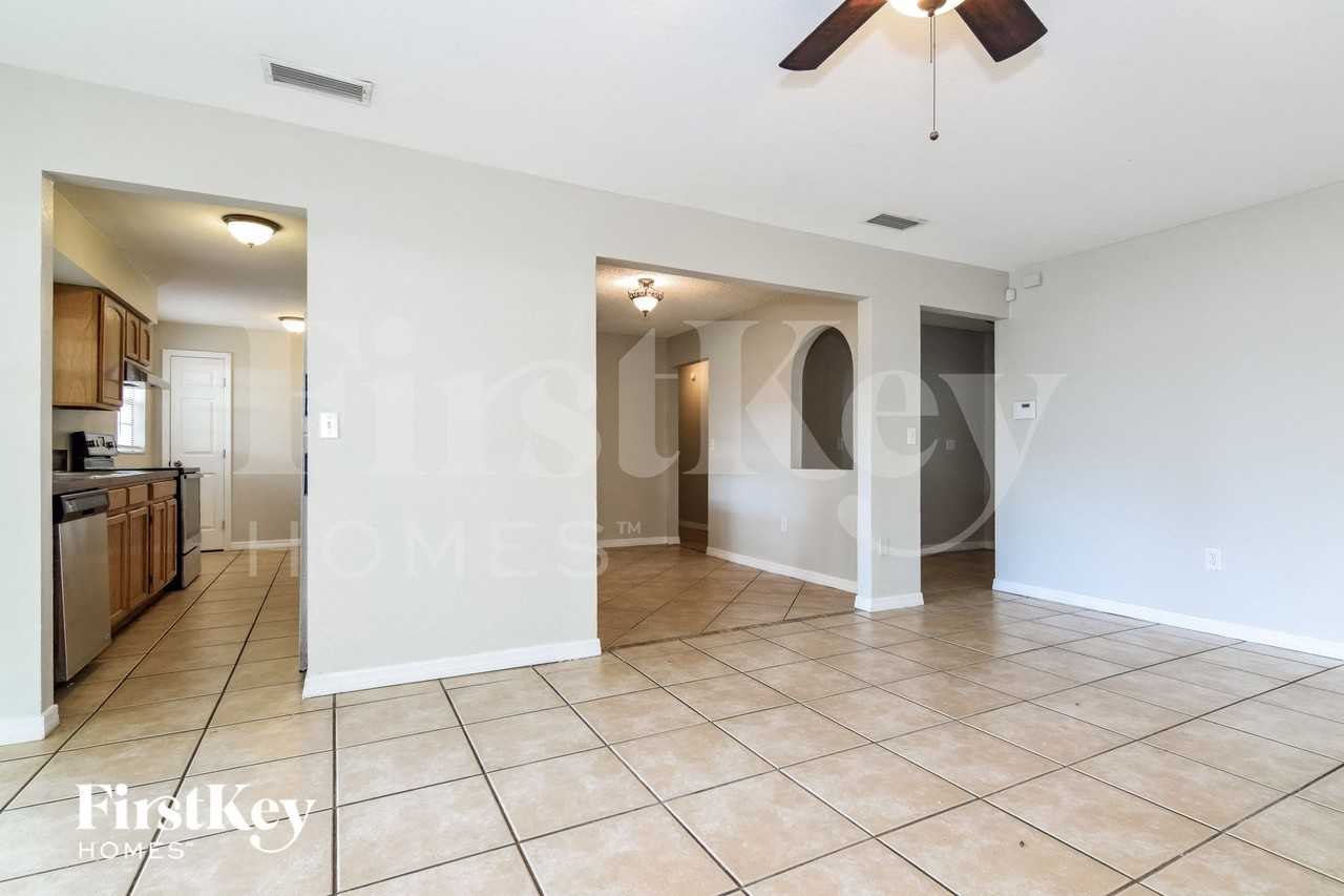 331 Pico Ct - Photo 4 of 15