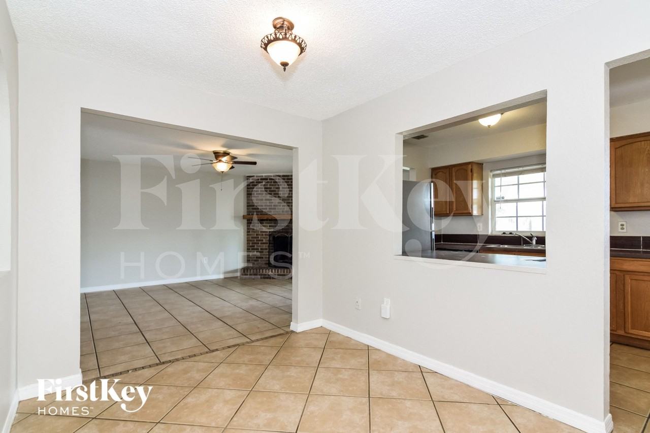 331 Pico Ct - Photo 5 of 15