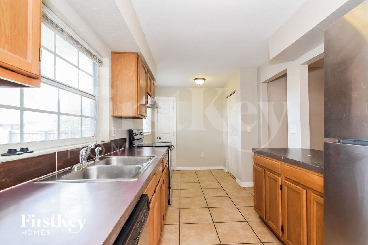 331 Pico Ct - Photo 7 of 15