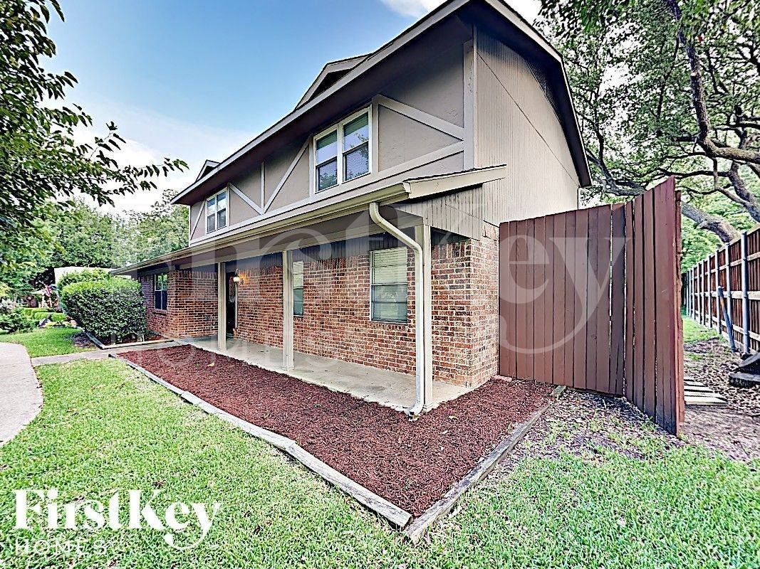 3000 Laurel Ln - Photo 2 of 17