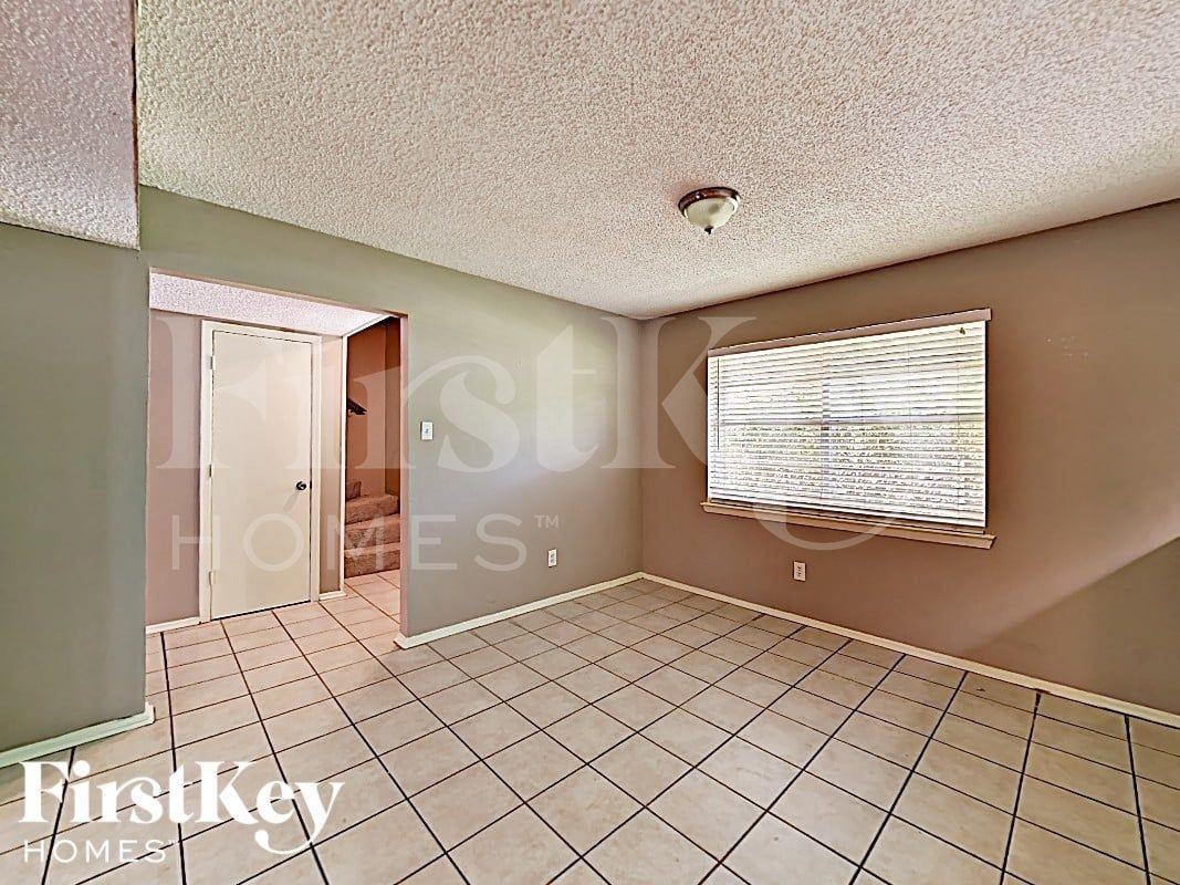 3000 Laurel Ln - Photo 4 of 17