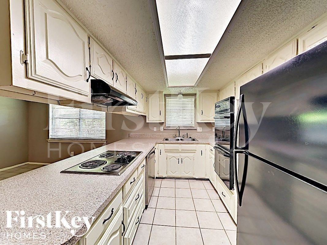 3000 Laurel Ln - Photo 5 of 17