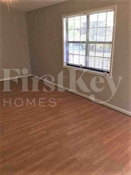 2734 Varlet Ct - Photo 3 of 12