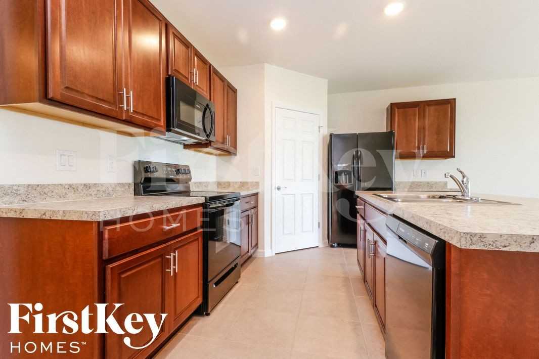 2718 Sw 8th Ct - Photo 4 of 15