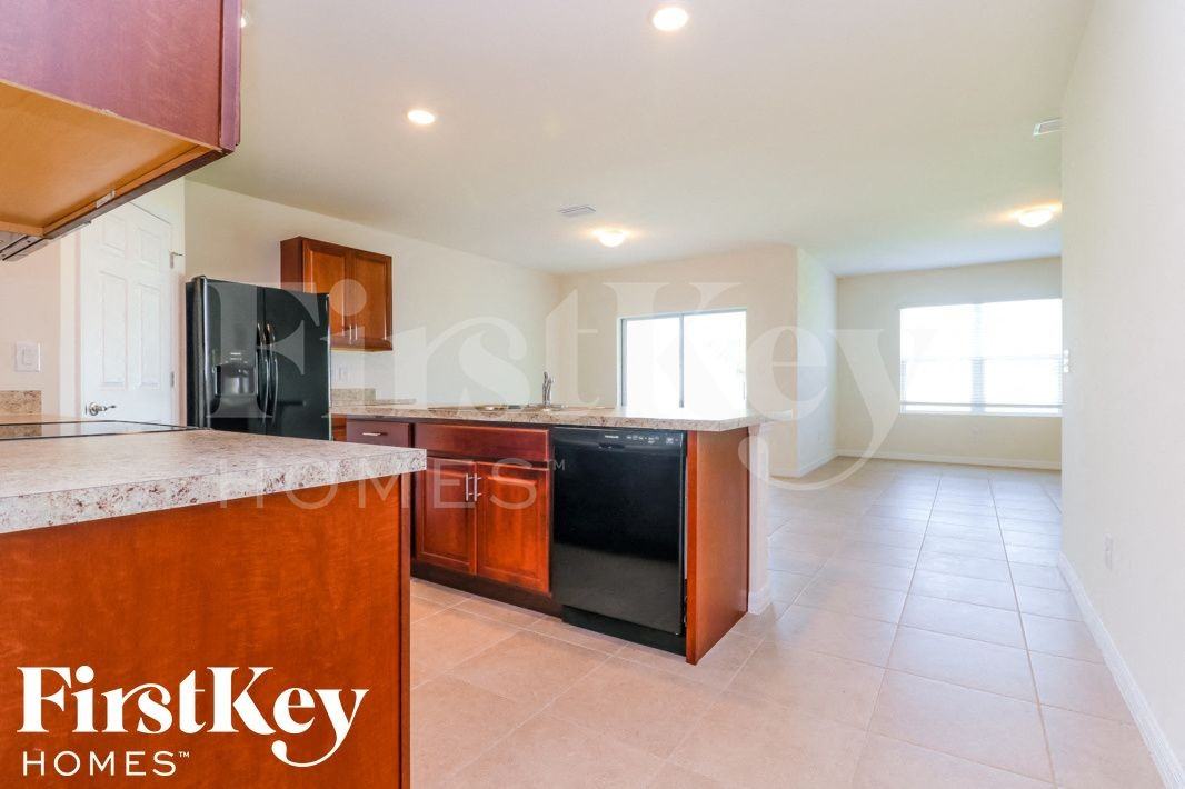 2718 Sw 8th Ct - Photo 7 of 15