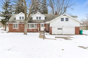 featured image of 2524 Golfview Dr