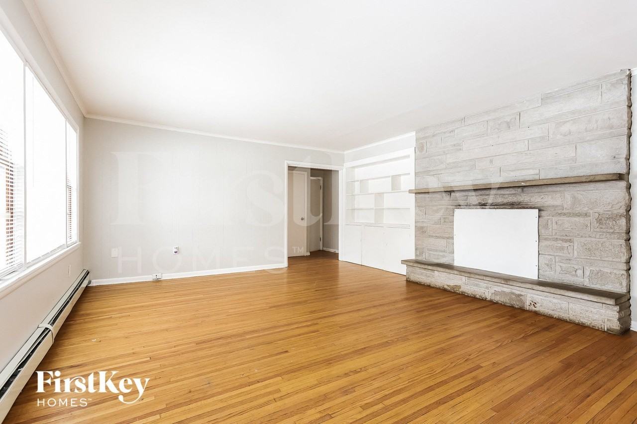 2524 Golfview Dr - Photo 3 of 14