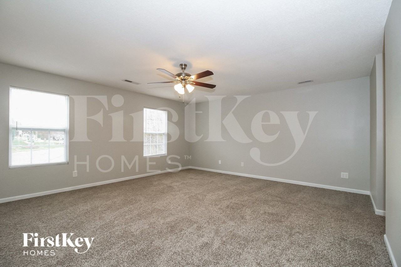 196 Huron Ct - Photo 7 of 15