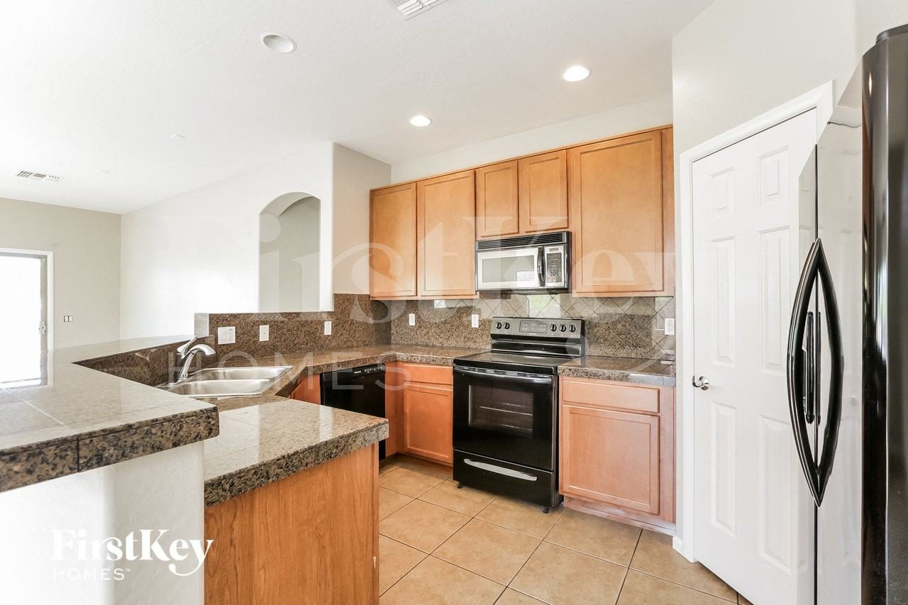 17650 N 30th St - Photo 6 of 15