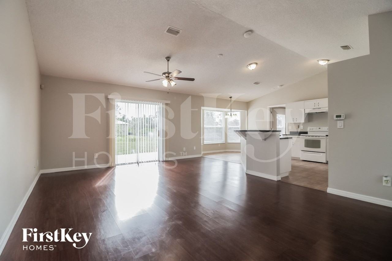 1674 Waltz St Se - Photo 2 of 15