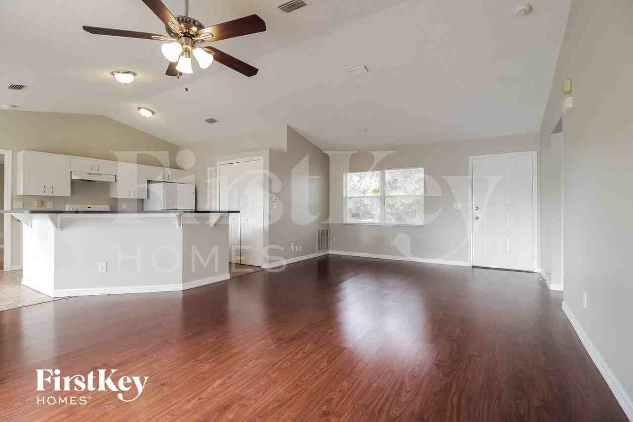 1674 Waltz St Se - Photo 3 of 15