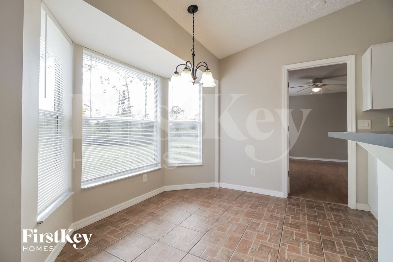 1674 Waltz St Se - Photo 4 of 15