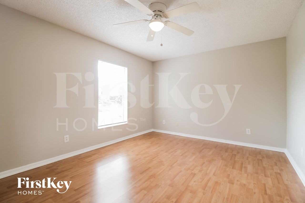 1674 Waltz St Se - Photo 7 of 15