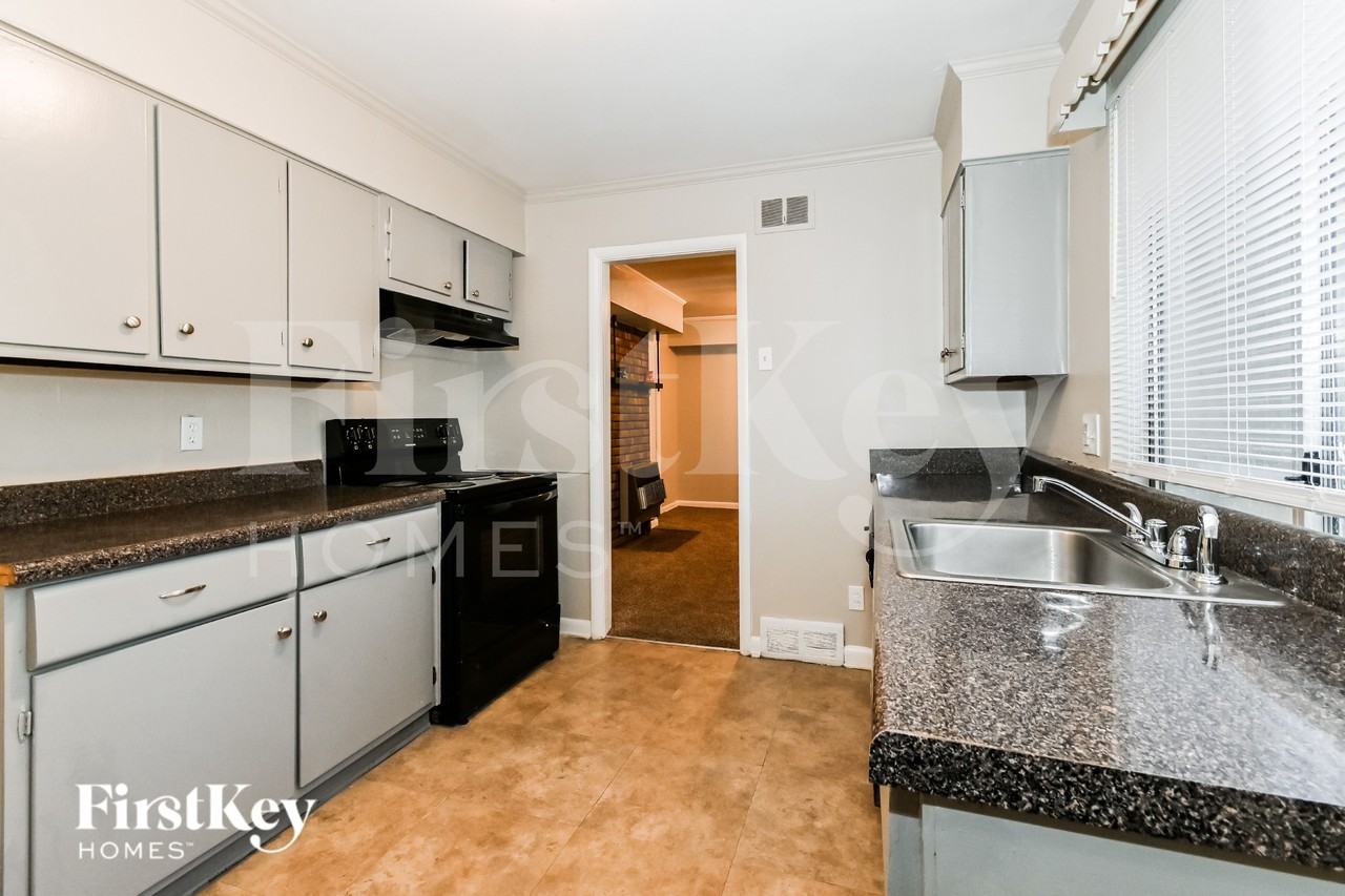 1620 Hester Rd - Photo 4 of 16