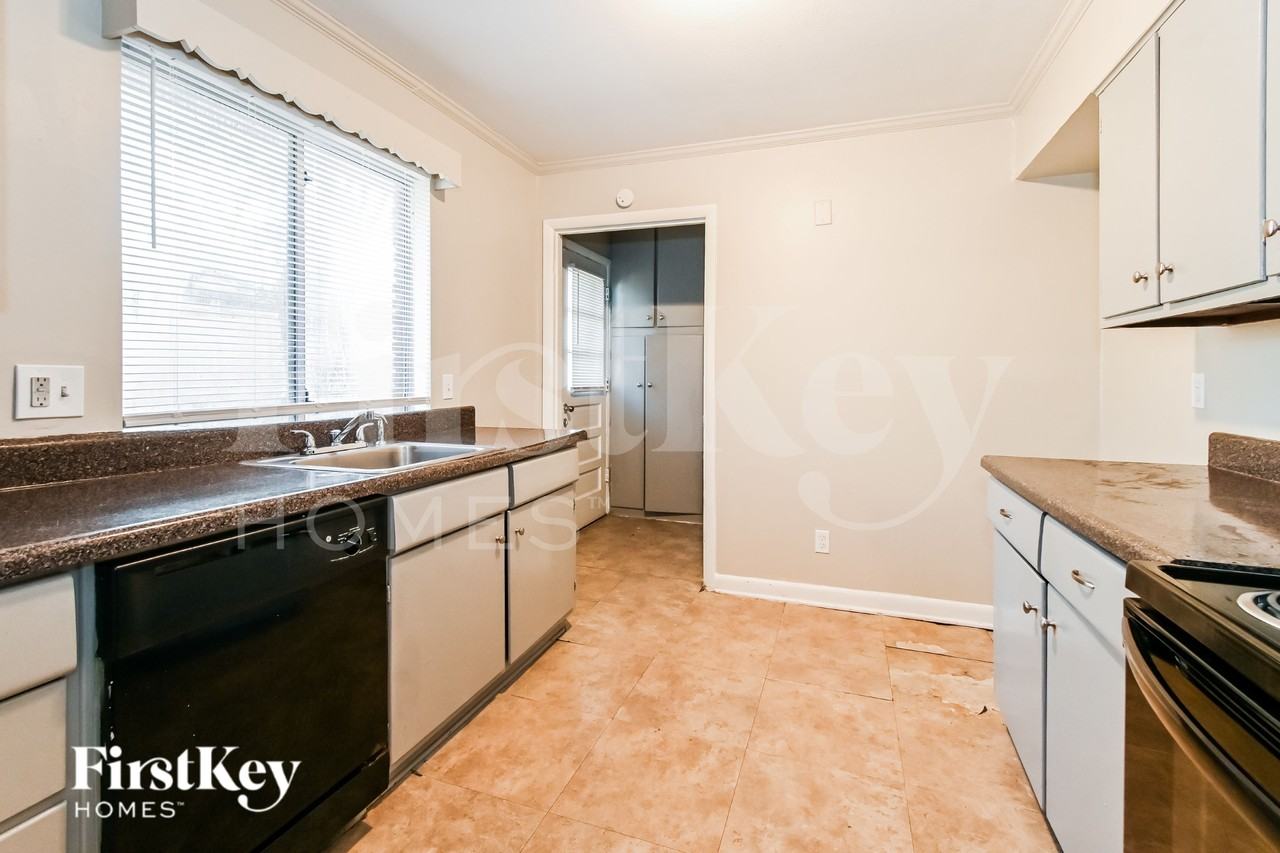 1620 Hester Rd - Photo 5 of 16