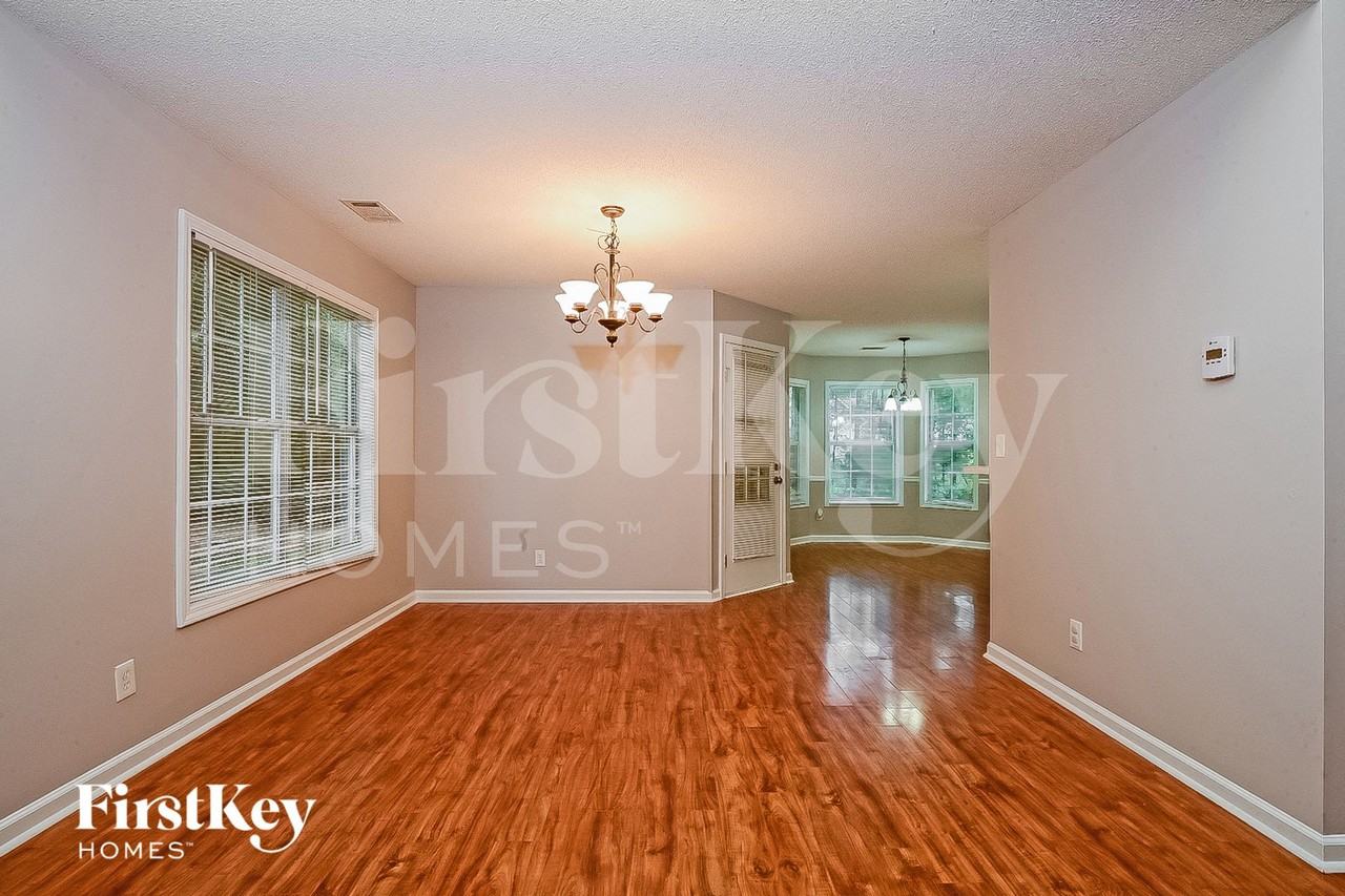 145 Garrison Chase - Photo 4 of 15