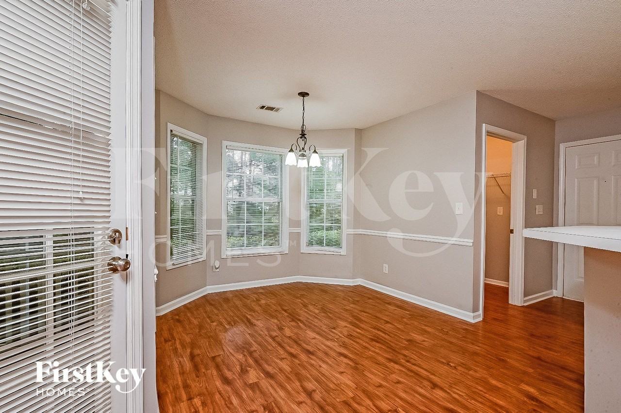 145 Garrison Chase - Photo 5 of 15