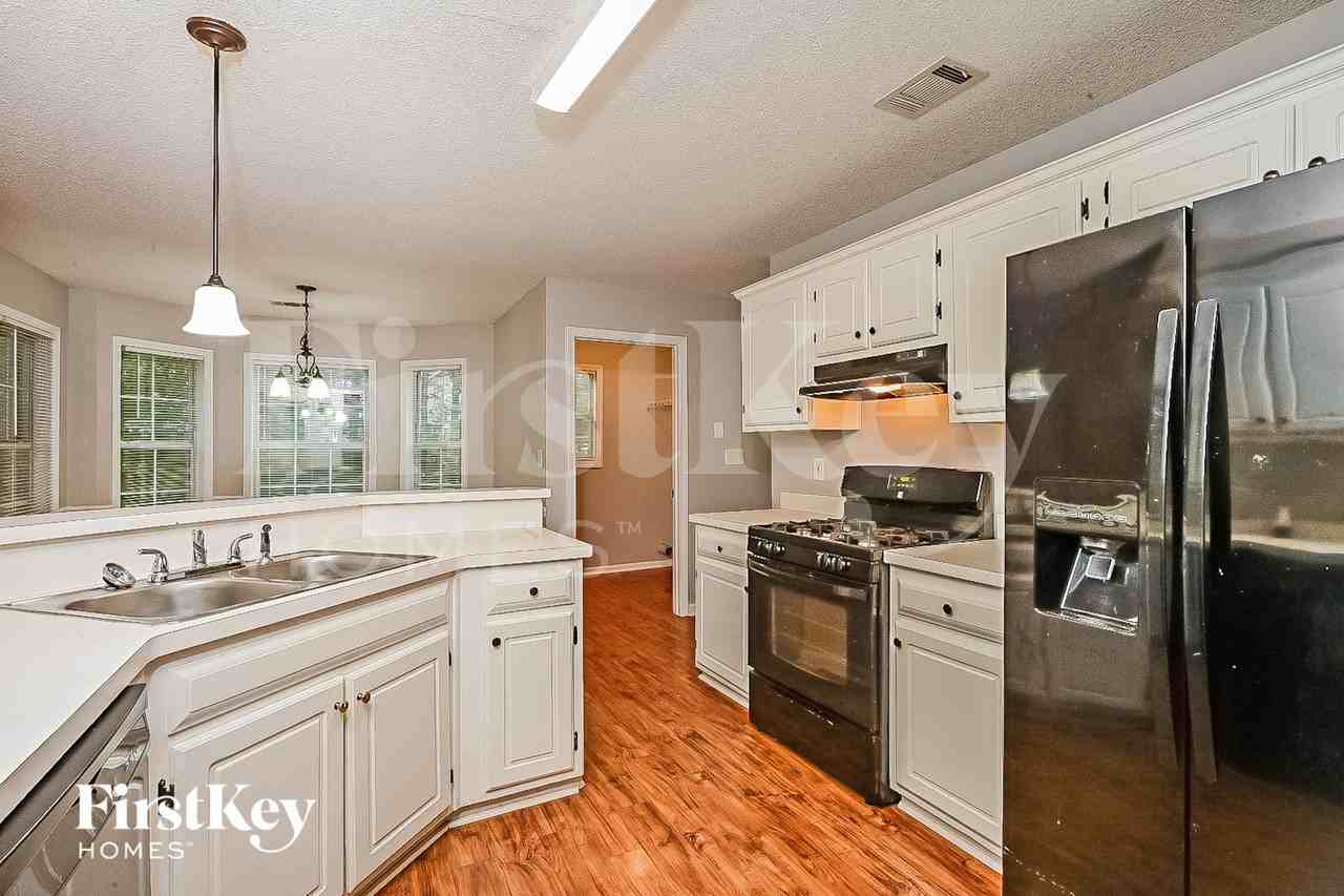 145 Garrison Chase - Photo 6 of 15