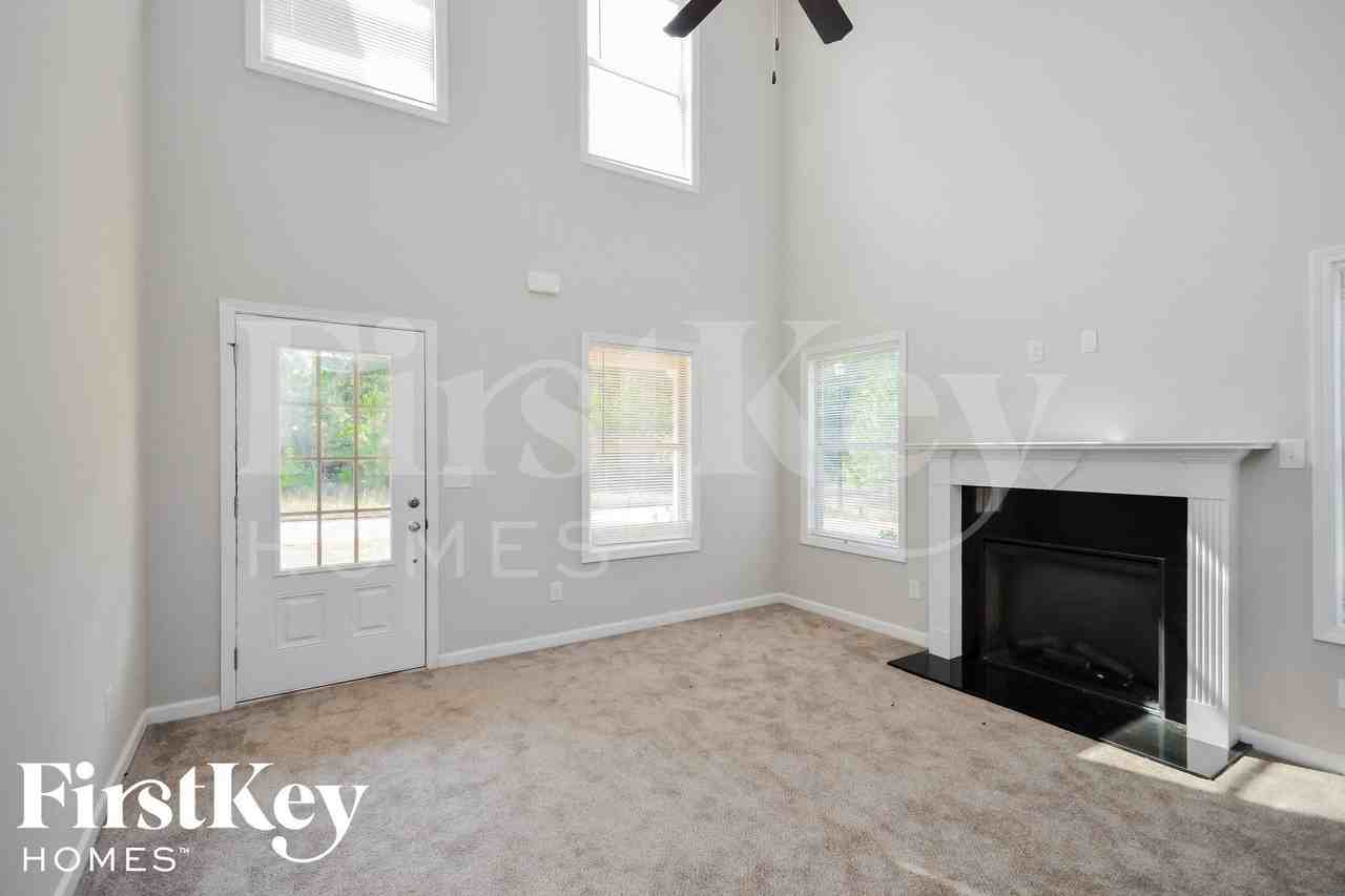 145 Ascott Trce - Photo 2 of 15