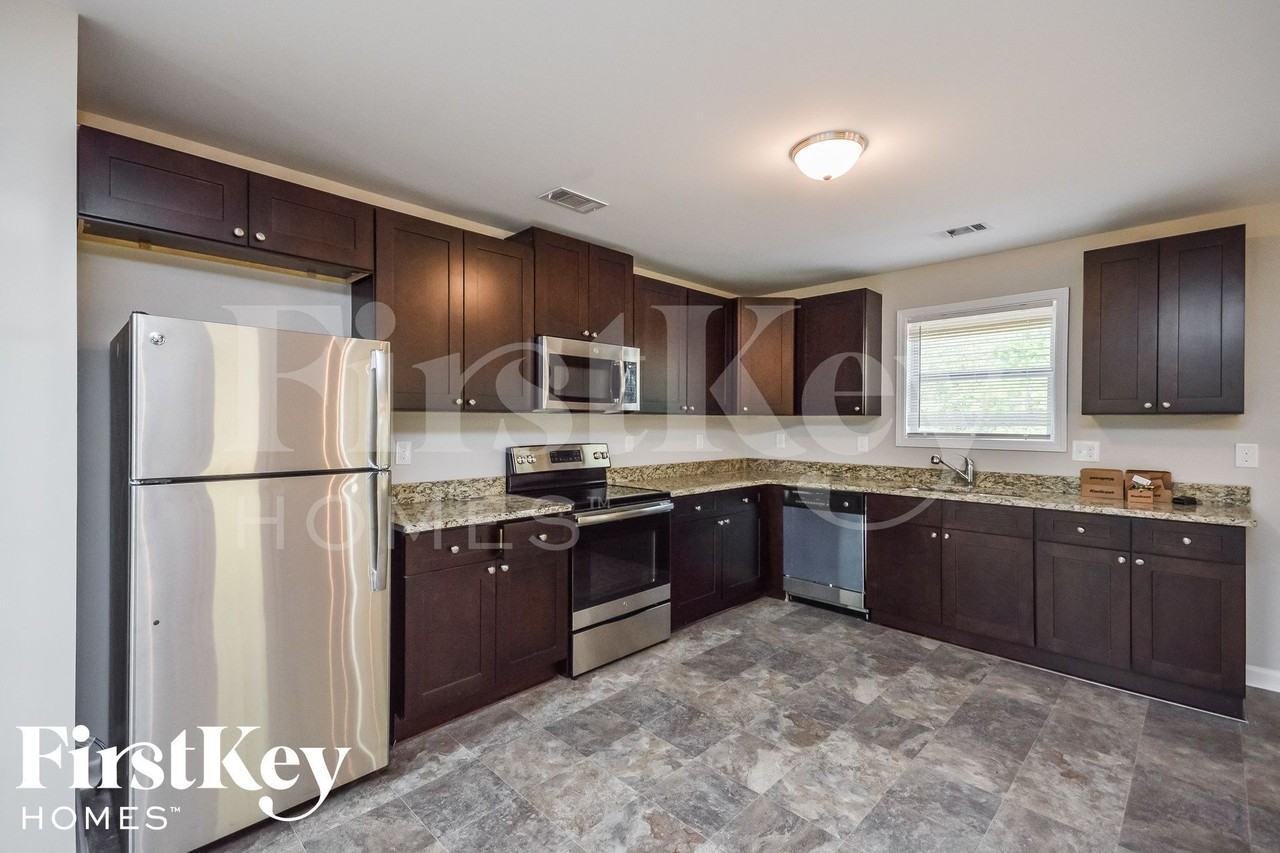 145 Ascott Trce - Photo 6 of 15