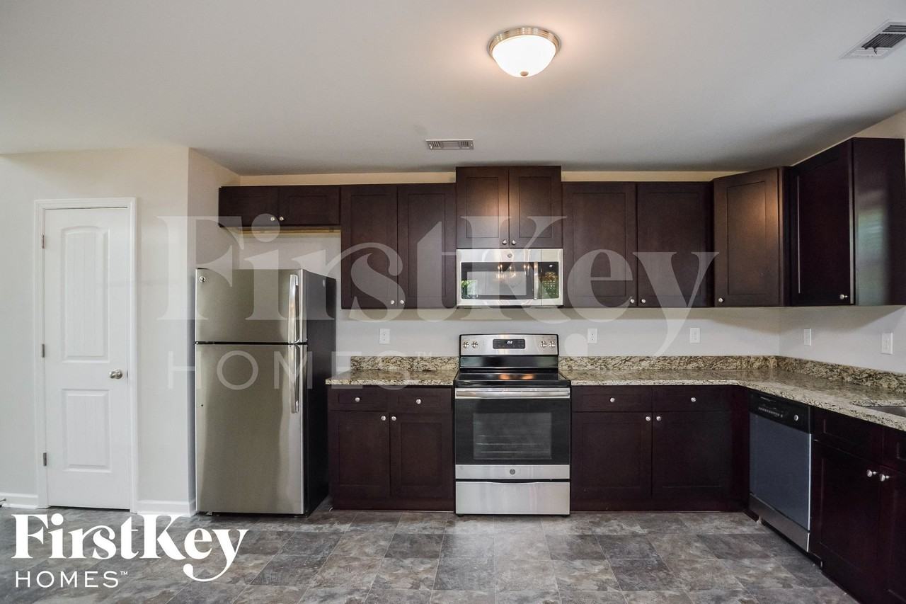 145 Ascott Trce - Photo 7 of 15