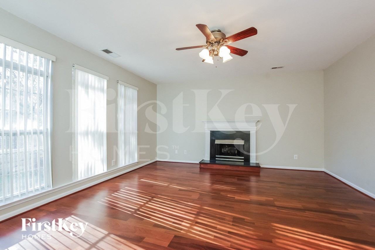 13811 Hatton Cross Dr - Photo 5 of 15