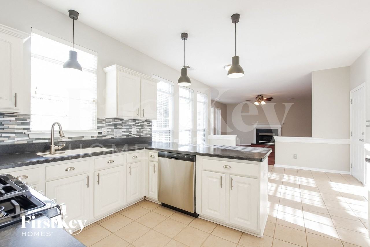 13811 Hatton Cross Dr - Photo 7 of 15