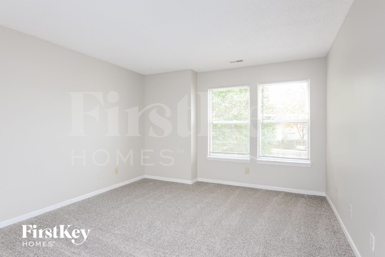 1319 Freemont Ln - Photo 7 of 16