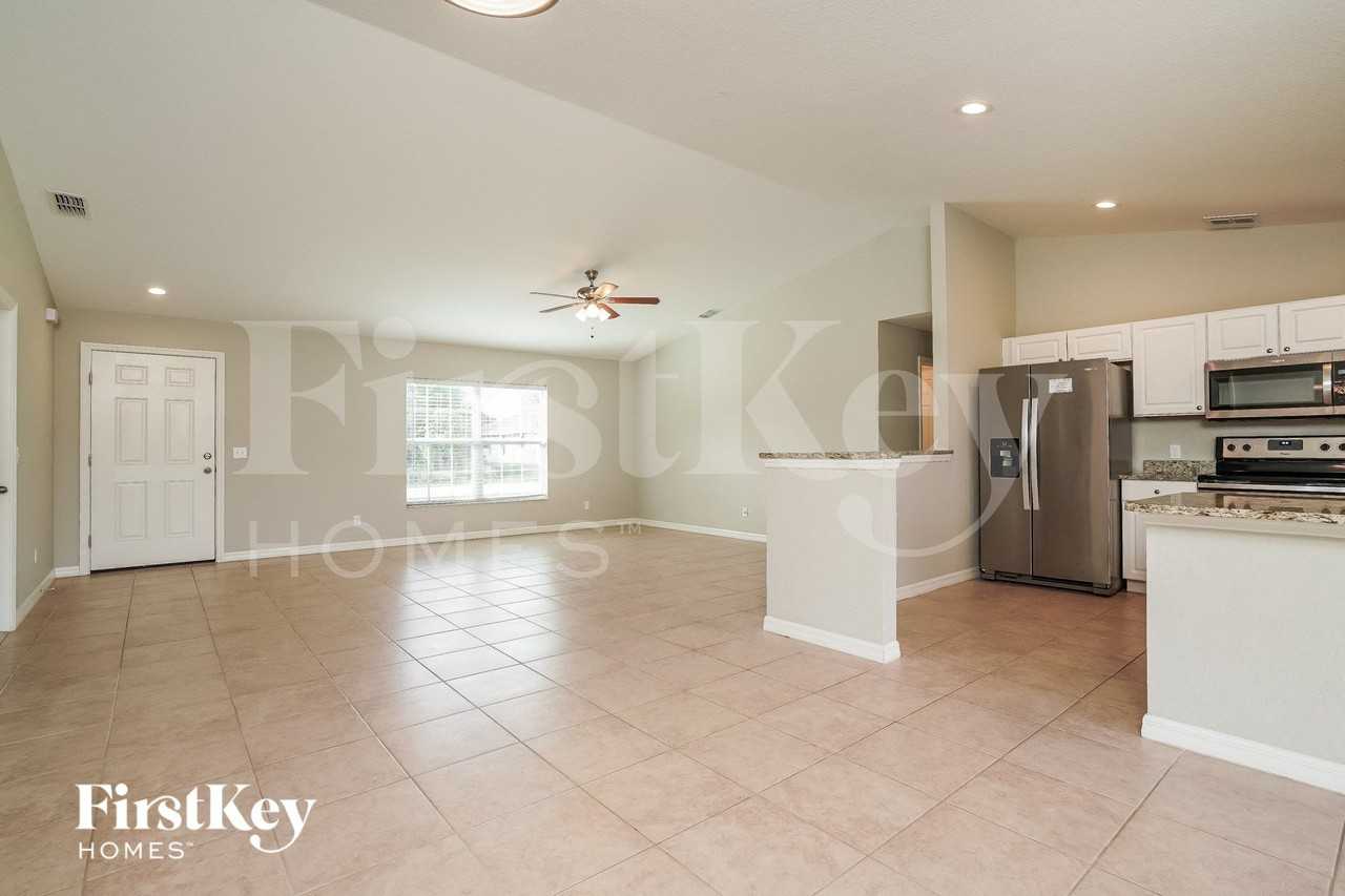 12238 Helios Ave - Photo 3 of 15