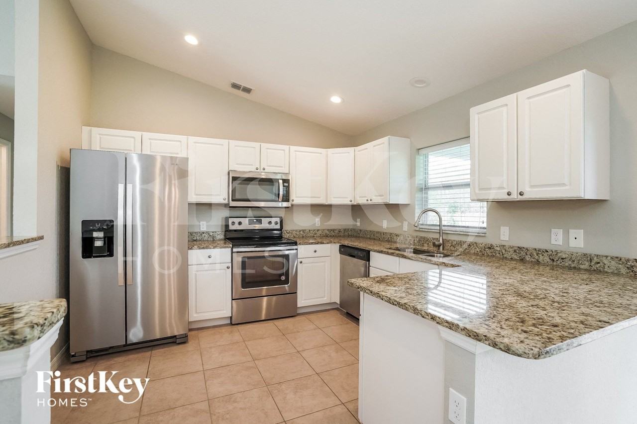 12238 Helios Ave - Photo 6 of 15