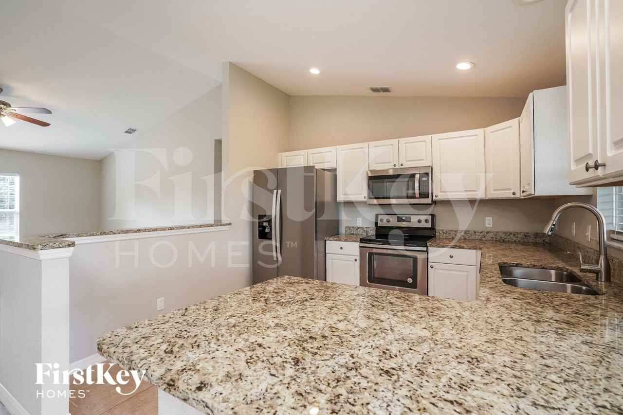 12238 Helios Ave - Photo 7 of 15