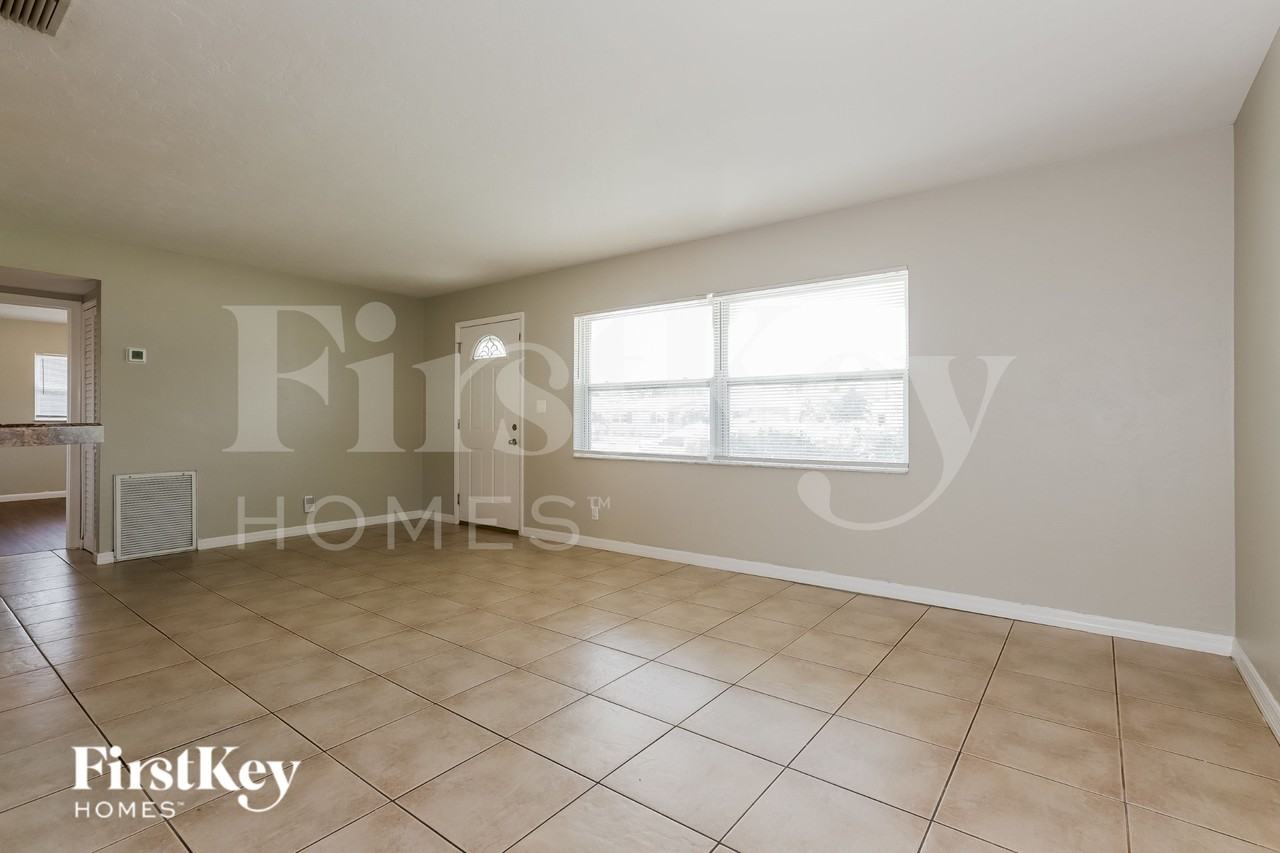 11525 59th Ter - Photo 3 of 19