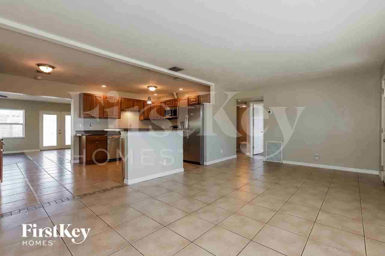 11525 59th Ter - Photo 5 of 19