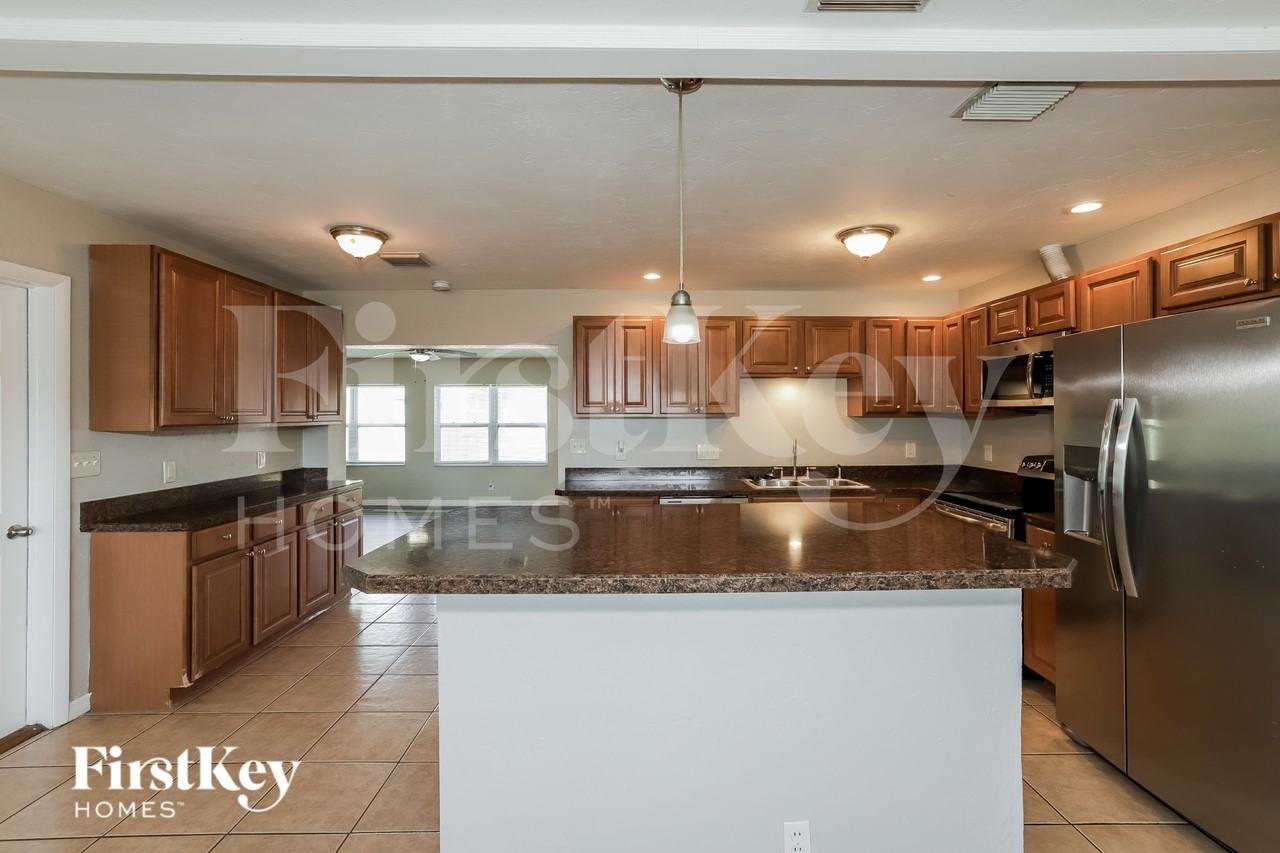 11525 59th Ter - Photo 6 of 19