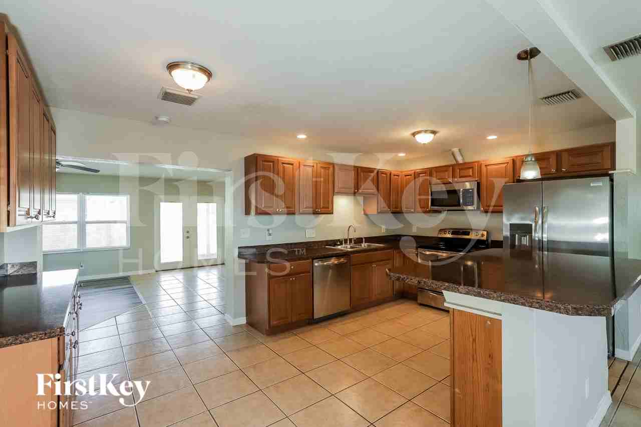 11525 59th Ter - Photo 7 of 19