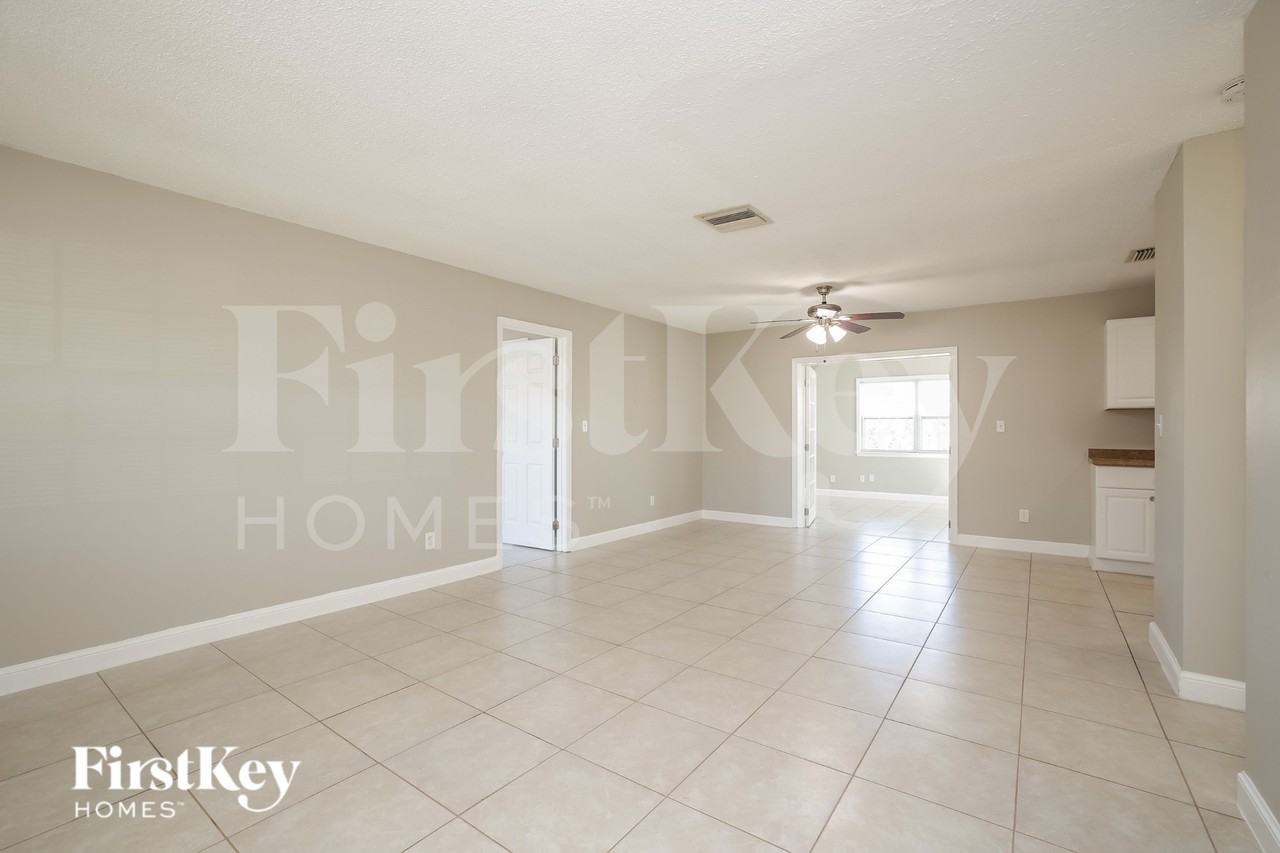 112 Stafford Pl - Photo 3 of 19